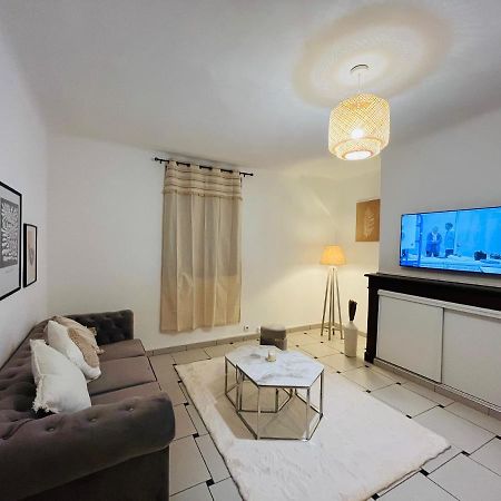 Appartement Ideal Au Coeur D Auxerre Luaran gambar