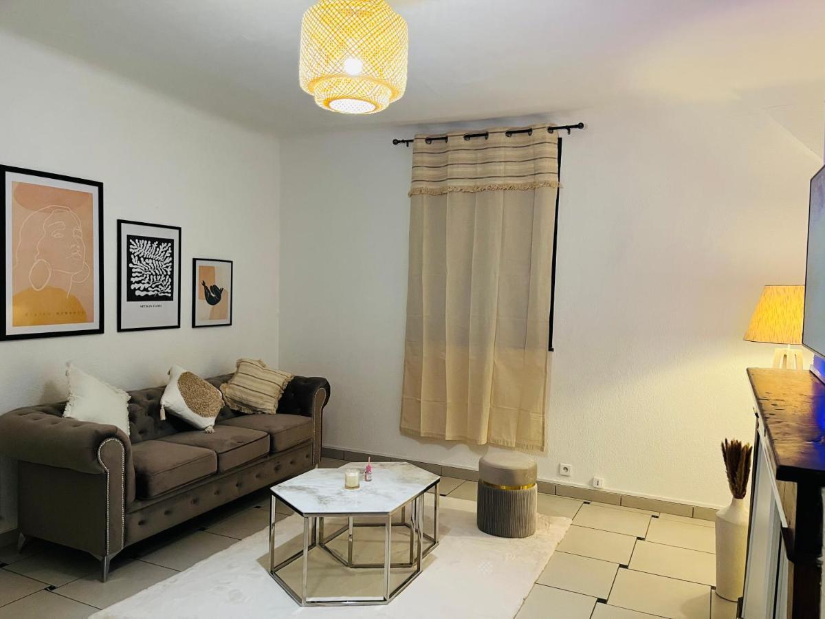 Appartement Ideal Au Coeur D Auxerre Luaran gambar