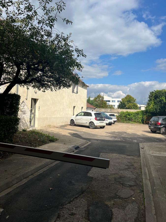 Appartement Ideal Au Coeur D Auxerre Luaran gambar